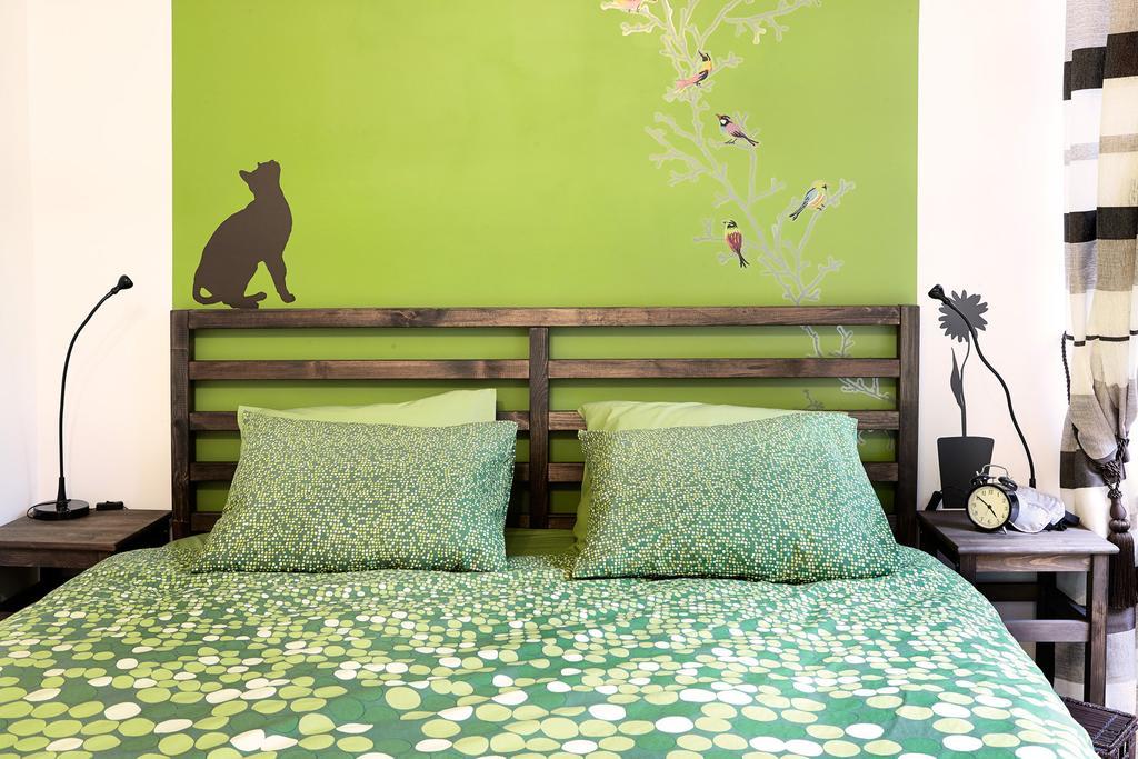 Lovely Garden Flat Near Royal Park Warsaw Room photo