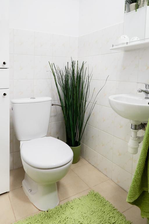 Lovely Garden Flat Near Royal Park Warsaw Room photo