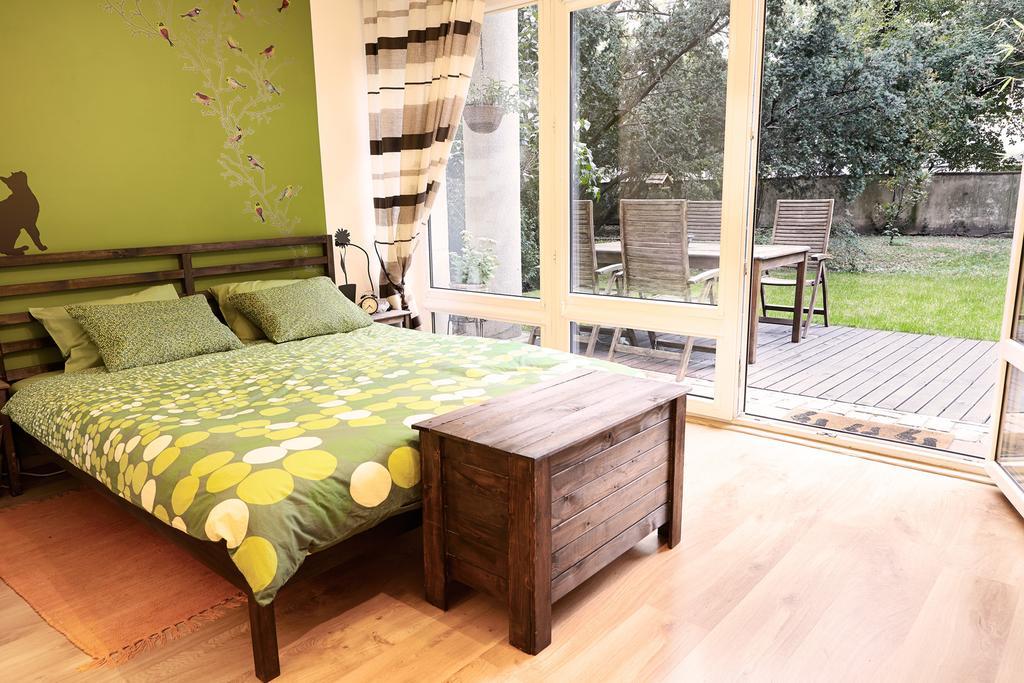 Lovely Garden Flat Near Royal Park Warsaw Room photo