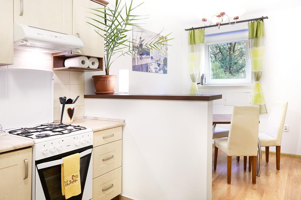 Lovely Garden Flat Near Royal Park Warsaw Room photo