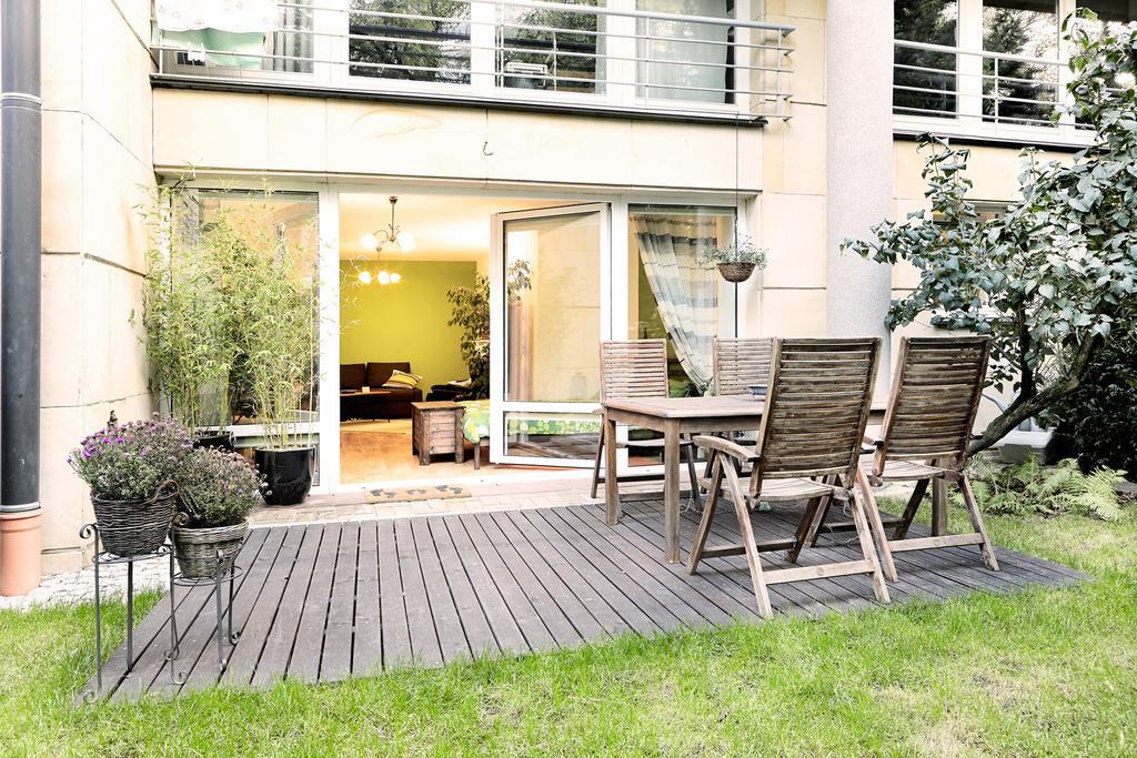 Lovely Garden Flat Near Royal Park Warsaw Room photo