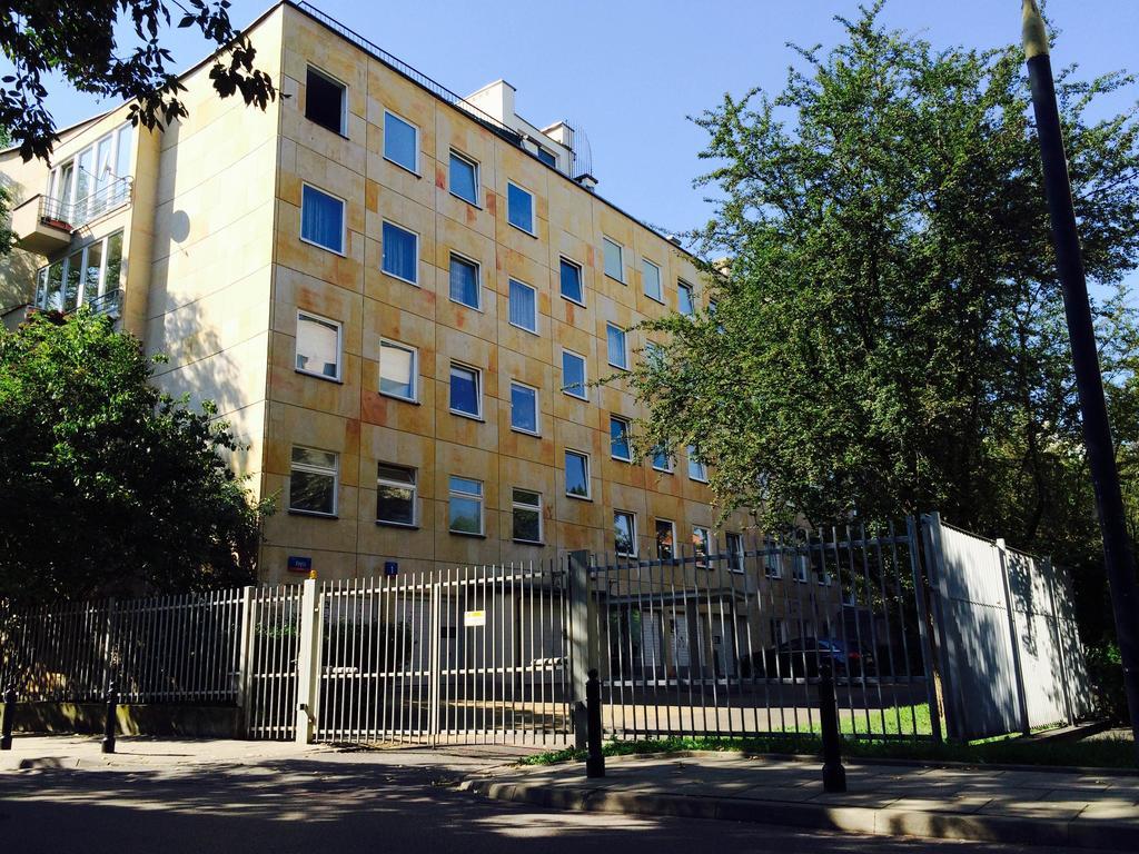 Lovely Garden Flat Near Royal Park Warsaw Exterior photo